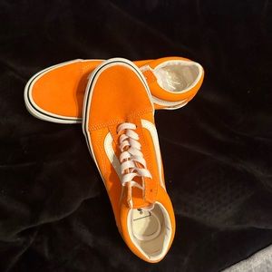 orange vans (6.5w)